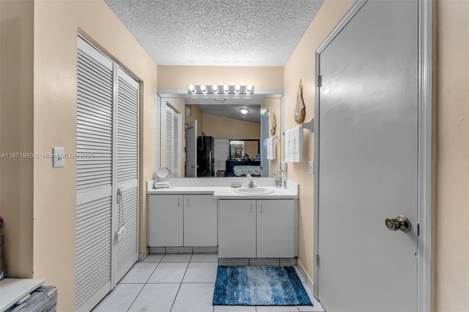 WEST GARDEN HOMES AT LAGO - Residential