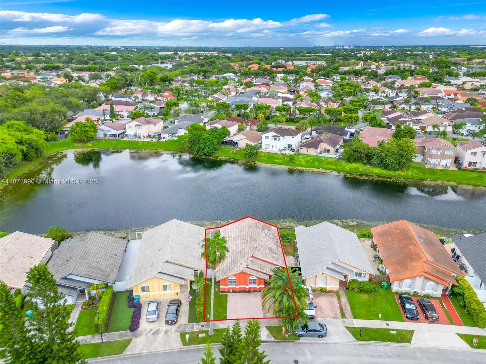 WEST GARDEN HOMES AT LAGO - Residential