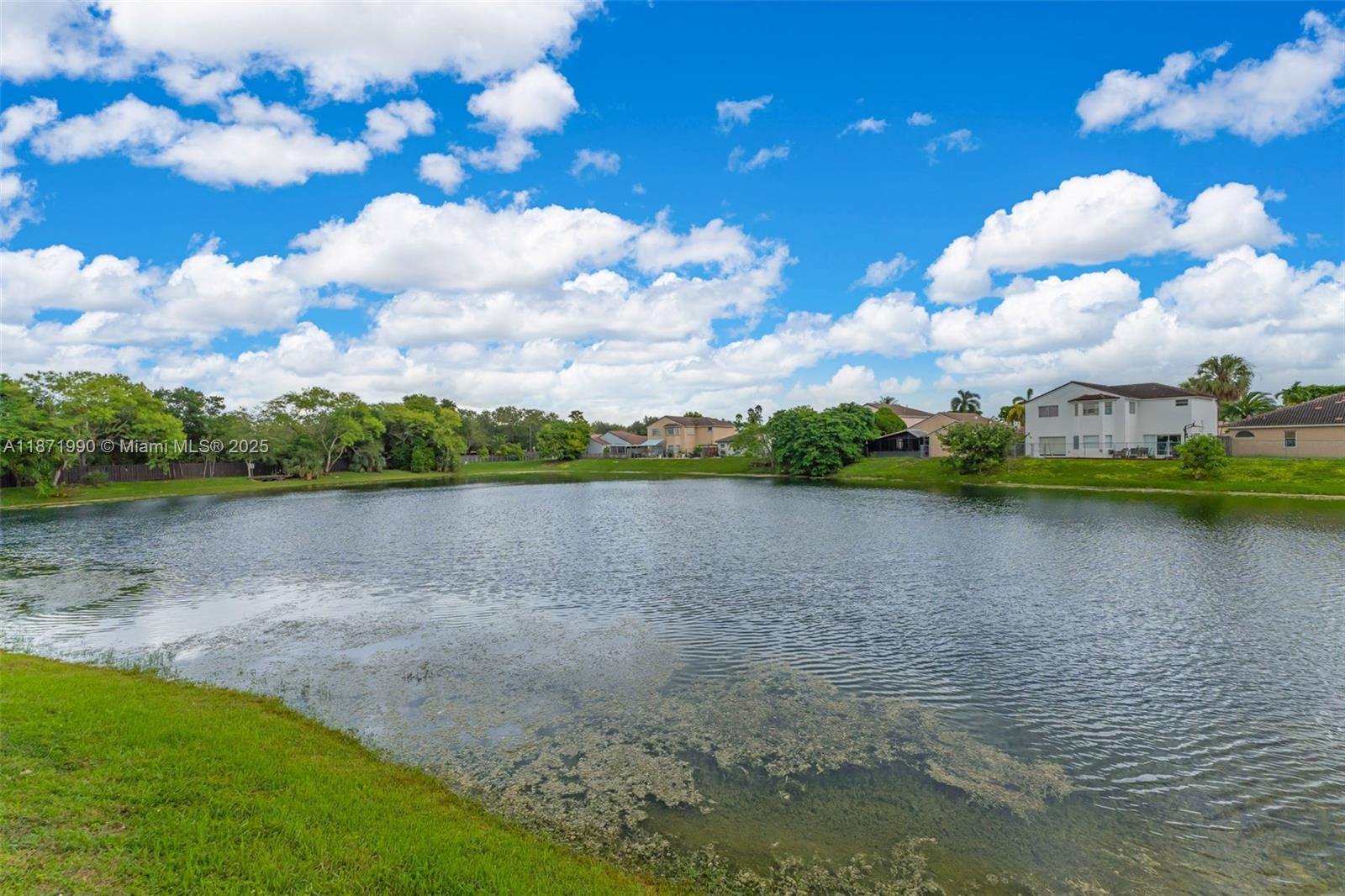 WEST GARDEN HOMES AT LAGO - Residential