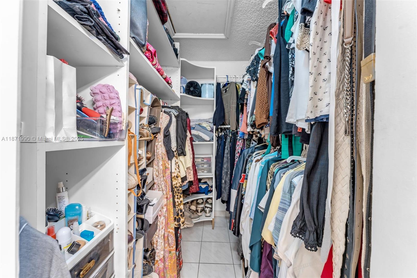 WEST GARDEN HOMES AT LAGO - Residential