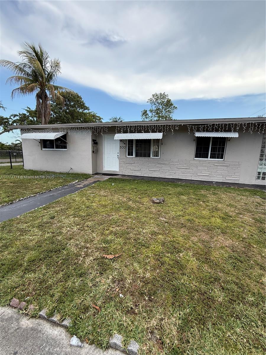 Rental Property at 300 Sw 9th Ave 1, Hallandale Beach, Broward County, Florida - Bedrooms: 3 
Bathrooms: 2  - $2,650 MO.