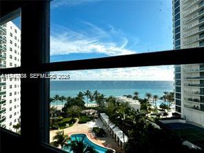 RESIDENCES ON HOLLYWOOD B - Residential Lease