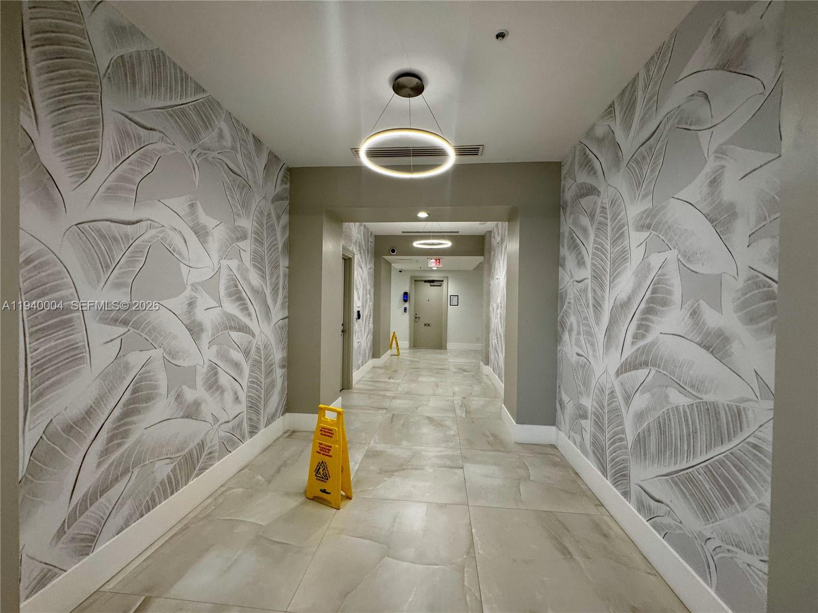 RESIDENCES ON HOLLYWOOD B - Residential Lease