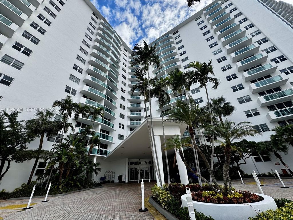 Photo of 3001 S Ocean Dr #827, Hollywood, FL 33019 (MLS # A11940004)