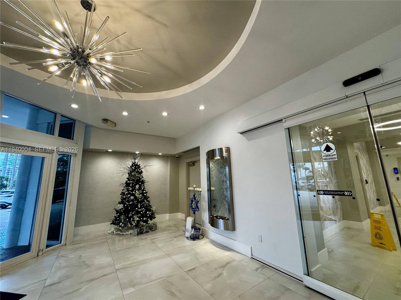 RESIDENCES ON HOLLYWOOD B - Residential Lease