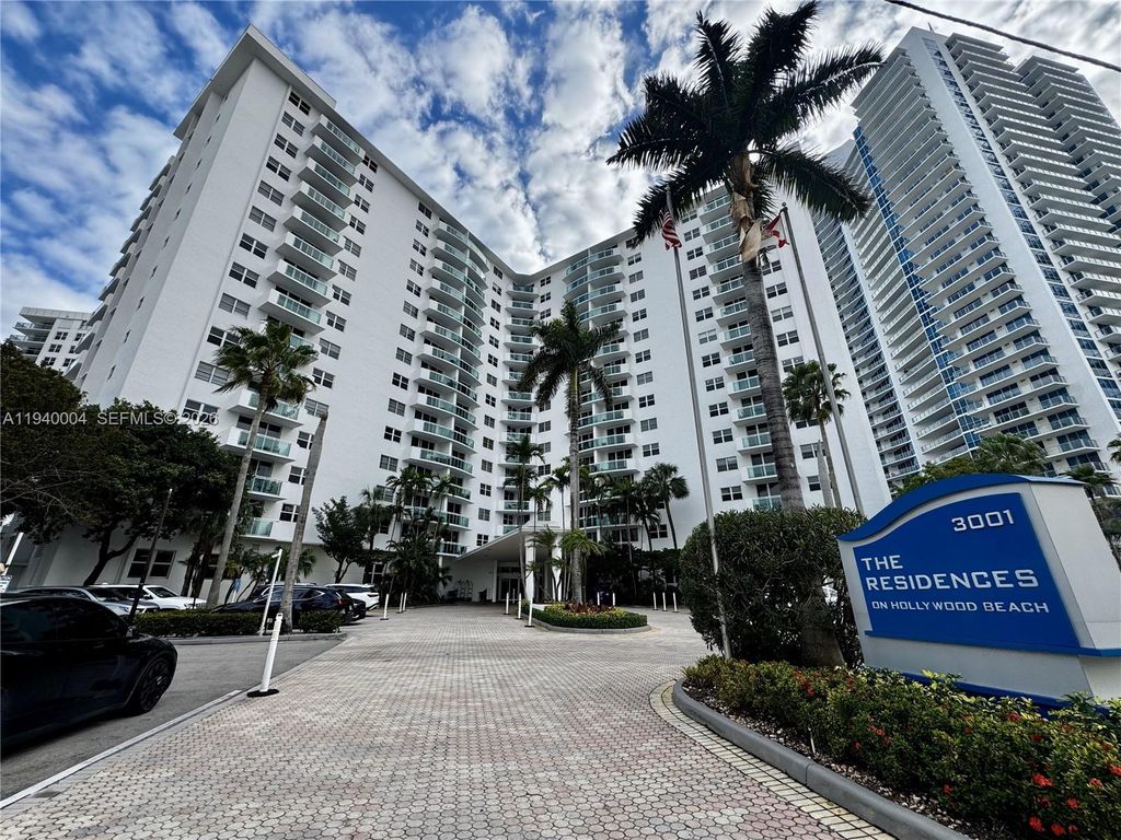Photo of 3001 S Ocean Dr #827, Hollywood, FL 33019 (MLS # A11940004)