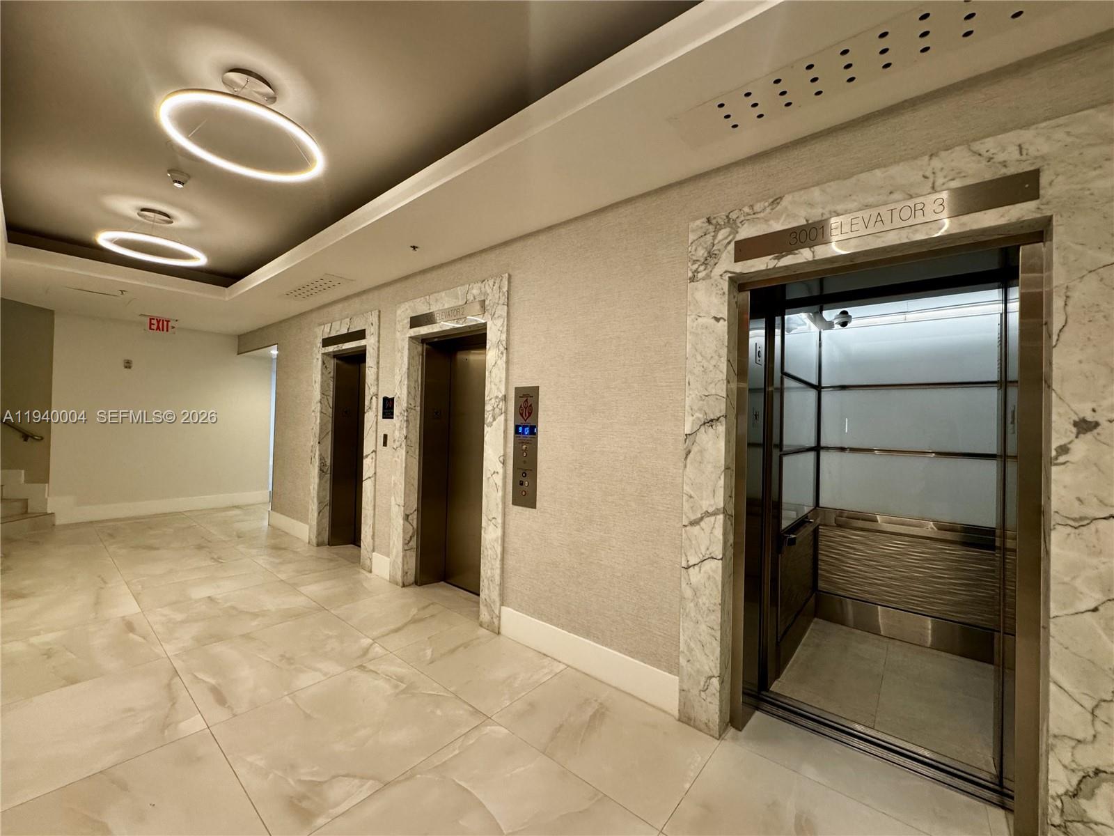 RESIDENCES ON HOLLYWOOD B - Residential Lease