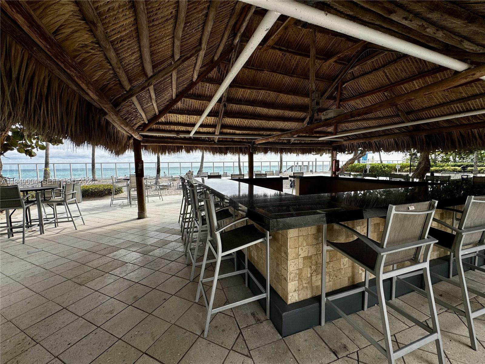 RESIDENCES ON HOLLYWOOD B - Residential Lease