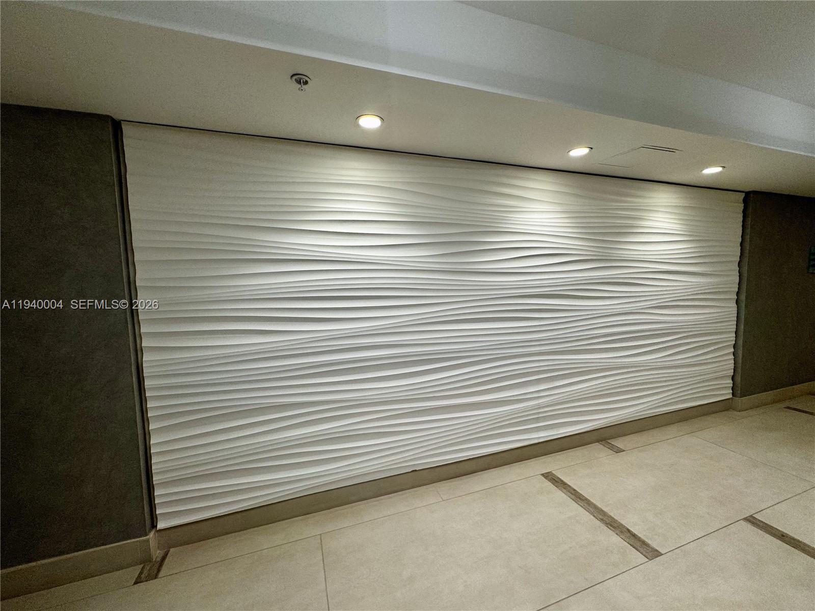 RESIDENCES ON HOLLYWOOD B - Residential Lease