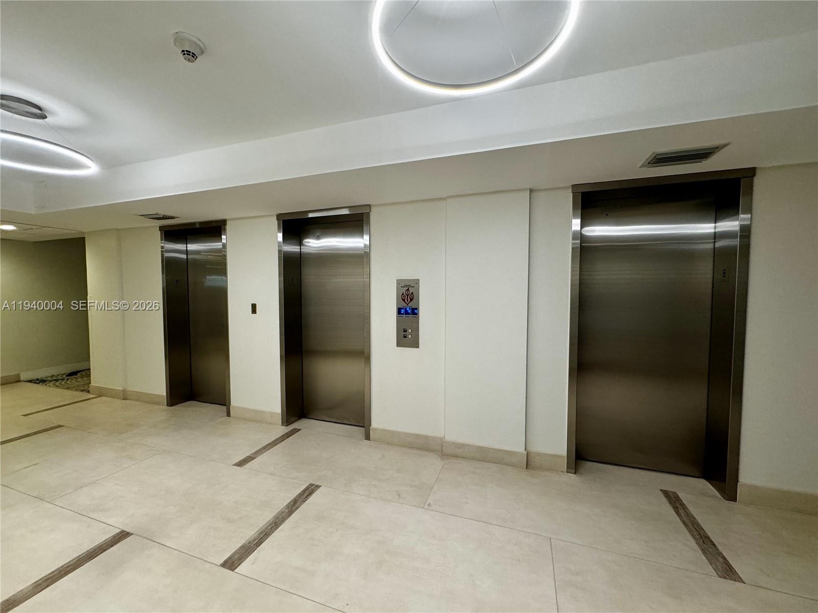 RESIDENCES ON HOLLYWOOD B - Residential Lease