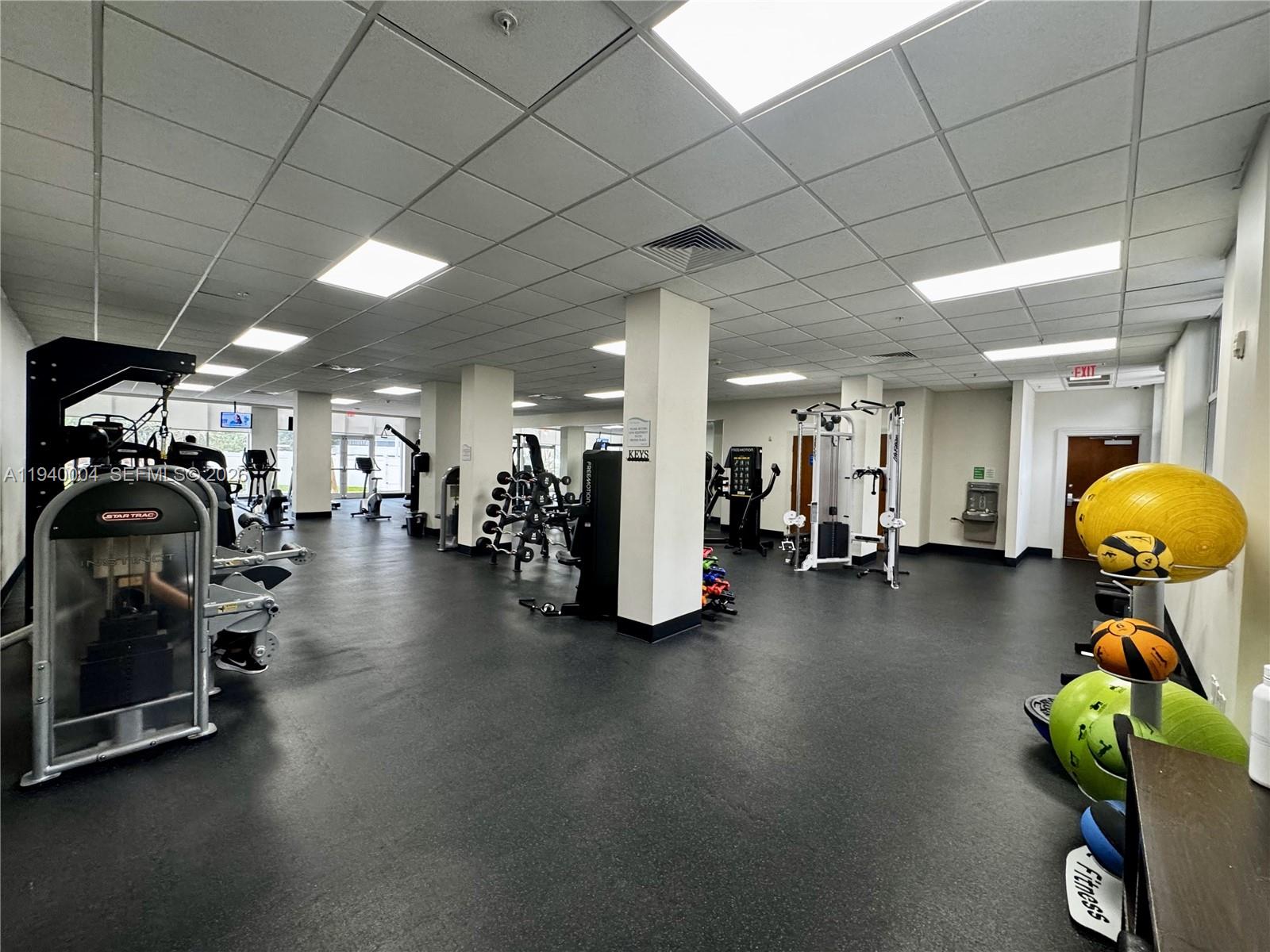 RESIDENCES ON HOLLYWOOD B - Residential Lease