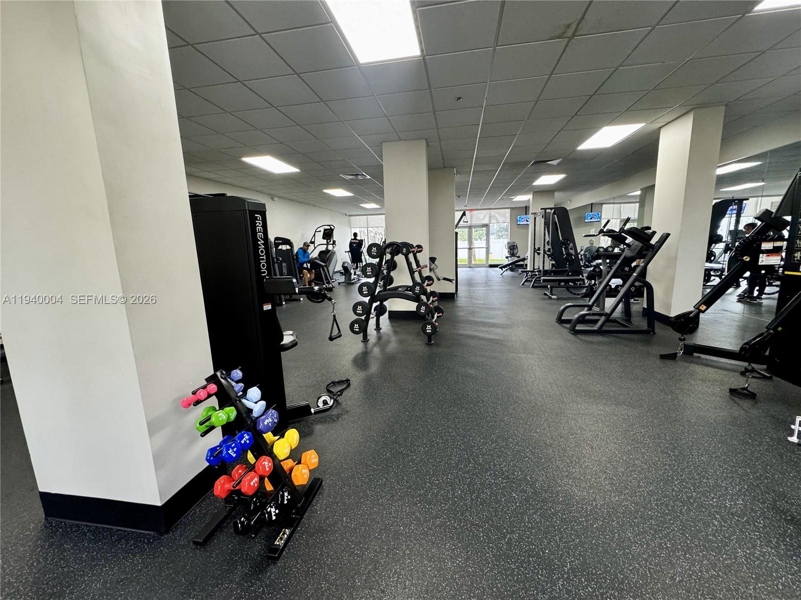 RESIDENCES ON HOLLYWOOD B - Residential Lease