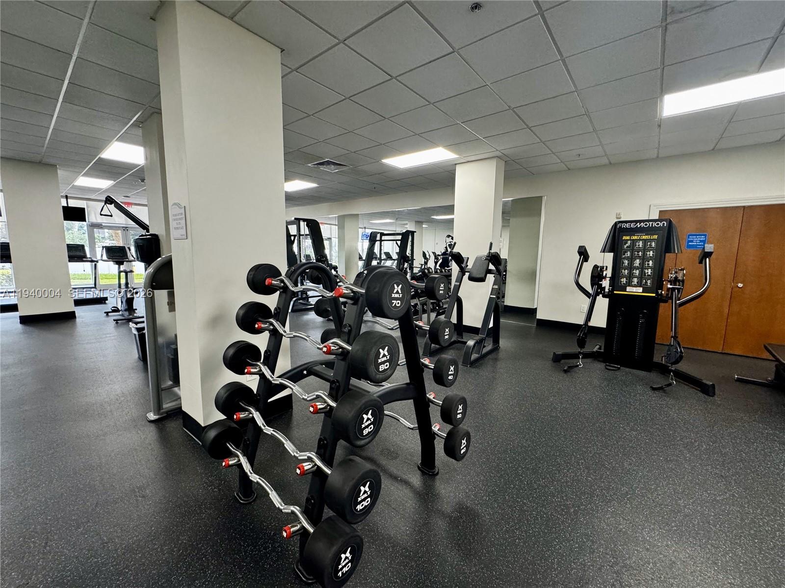 RESIDENCES ON HOLLYWOOD B - Residential Lease