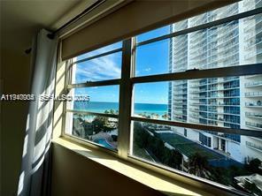 RESIDENCES ON HOLLYWOOD B - Residential Lease