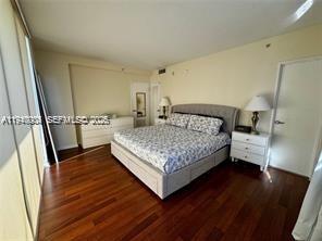 RESIDENCES ON HOLLYWOOD B - Residential Lease