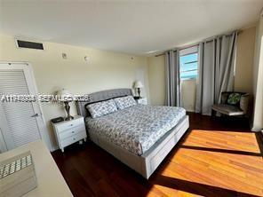 RESIDENCES ON HOLLYWOOD B - Residential Lease