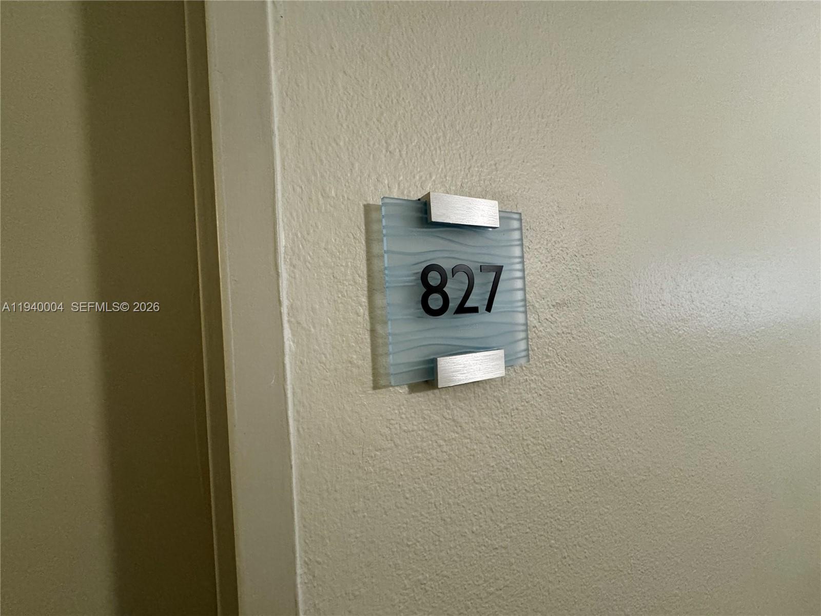 RESIDENCES ON HOLLYWOOD B - Residential Lease