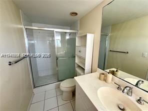 RESIDENCES ON HOLLYWOOD B - Residential Lease