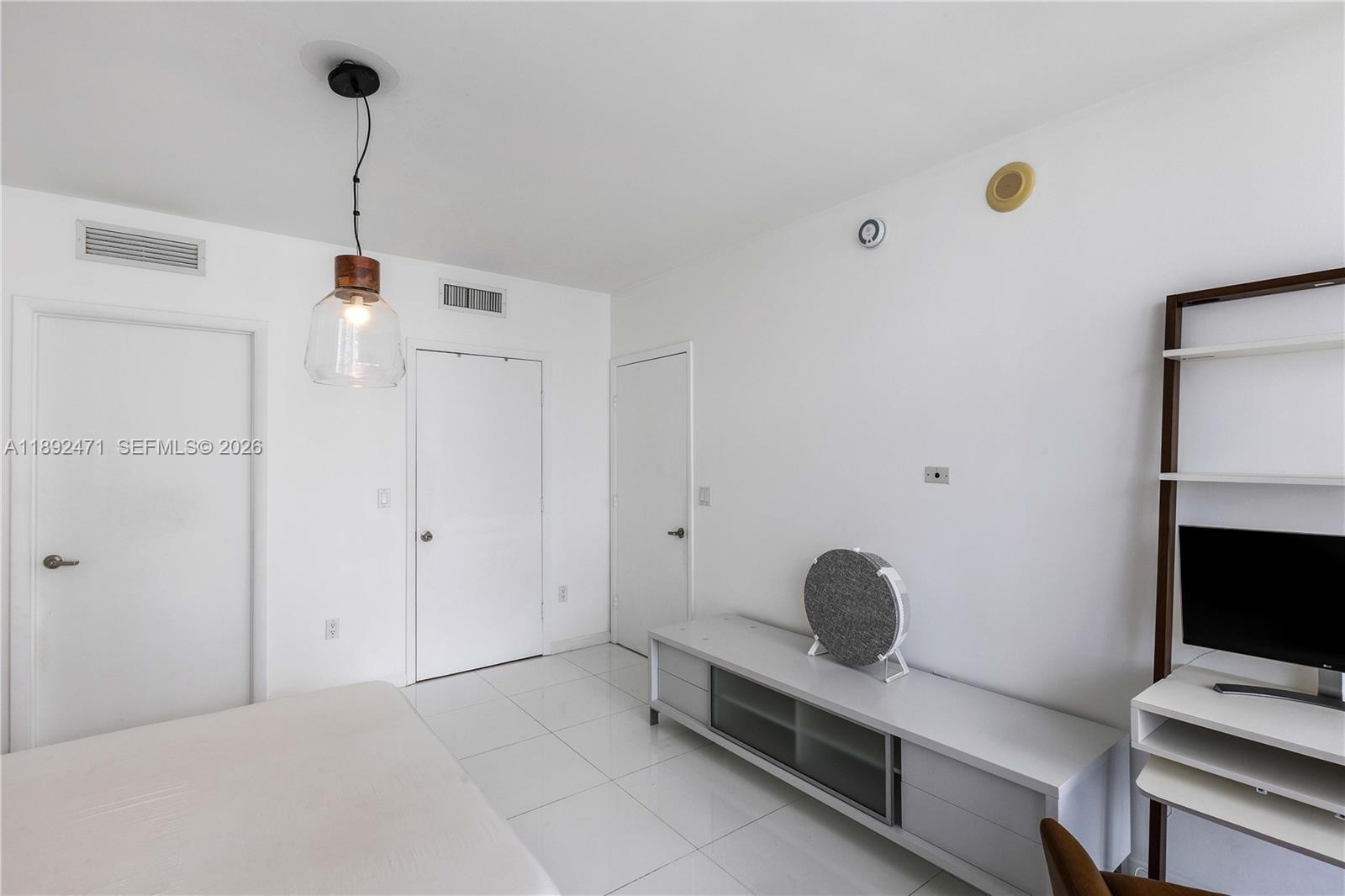 ICONBRICKELL CONDO NO 1 - Residential