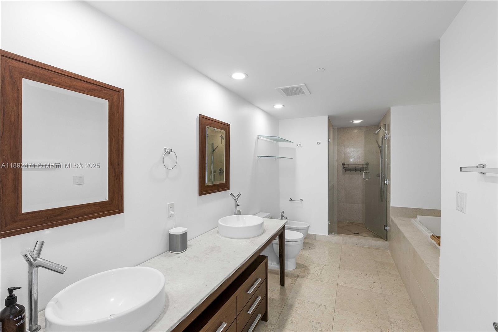 ICONBRICKELL CONDO NO 1 - Residential