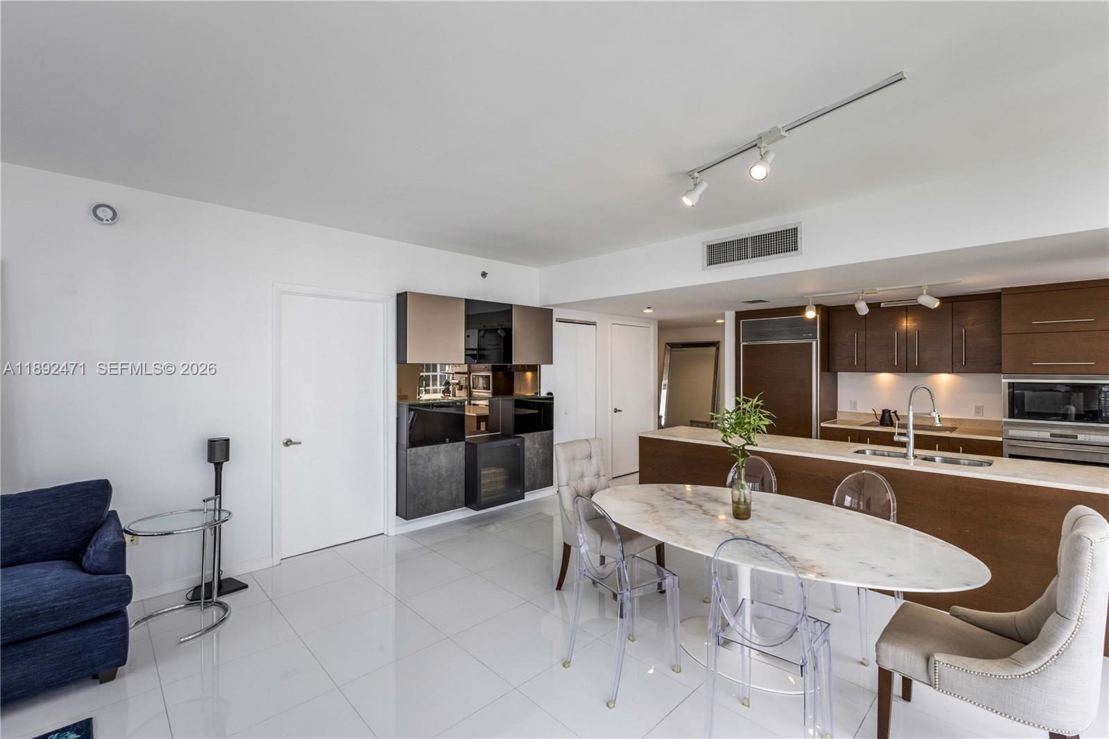 ICONBRICKELL CONDO NO 1 - Residential