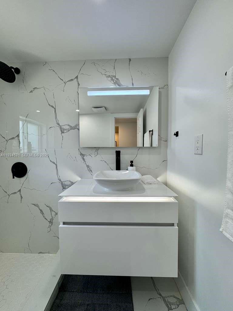 CLAIR LAKE - Residential Lease