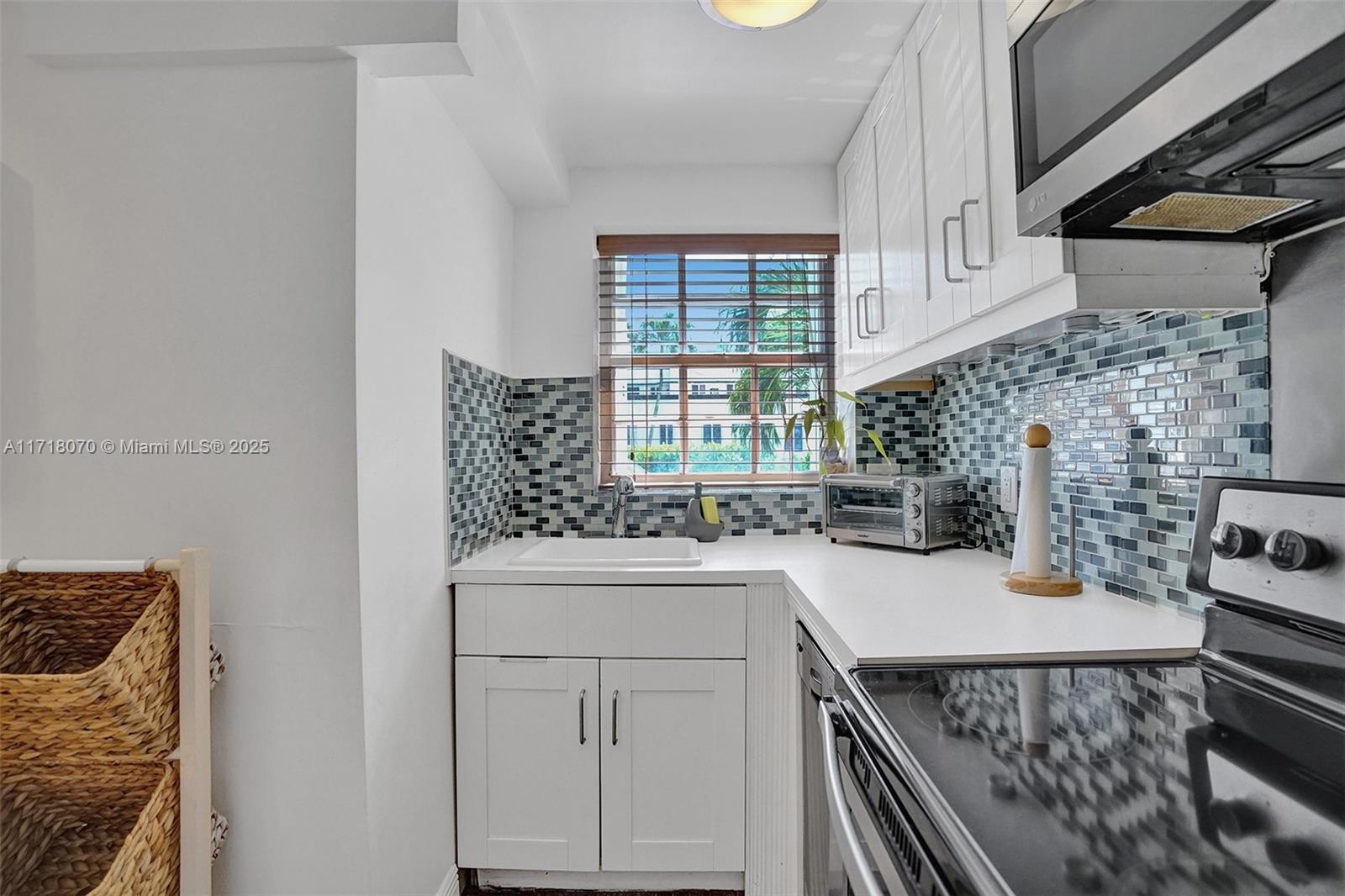 HOLLYWOOD BEACH - Residential Income