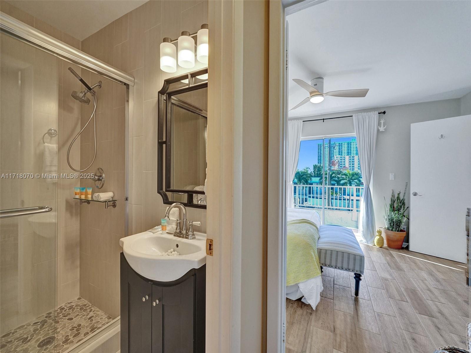 HOLLYWOOD BEACH - Residential Income