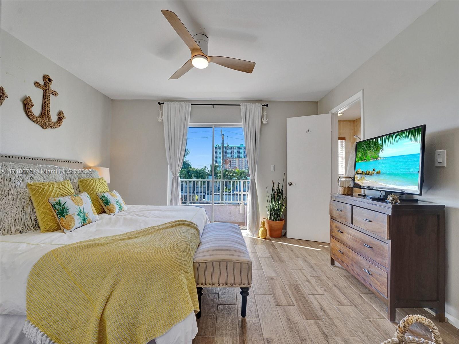 HOLLYWOOD BEACH - Residential Income