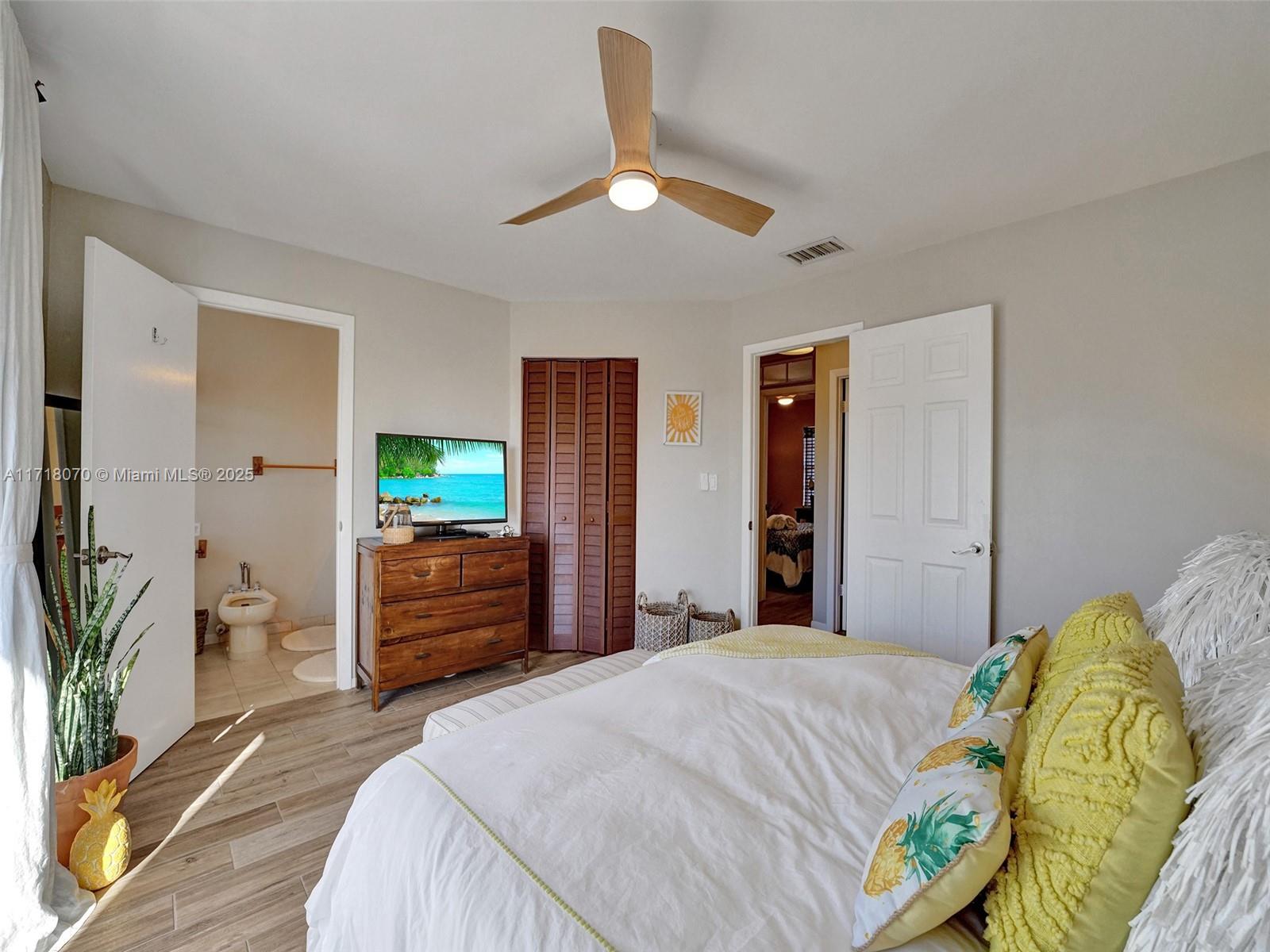 HOLLYWOOD BEACH - Residential Income