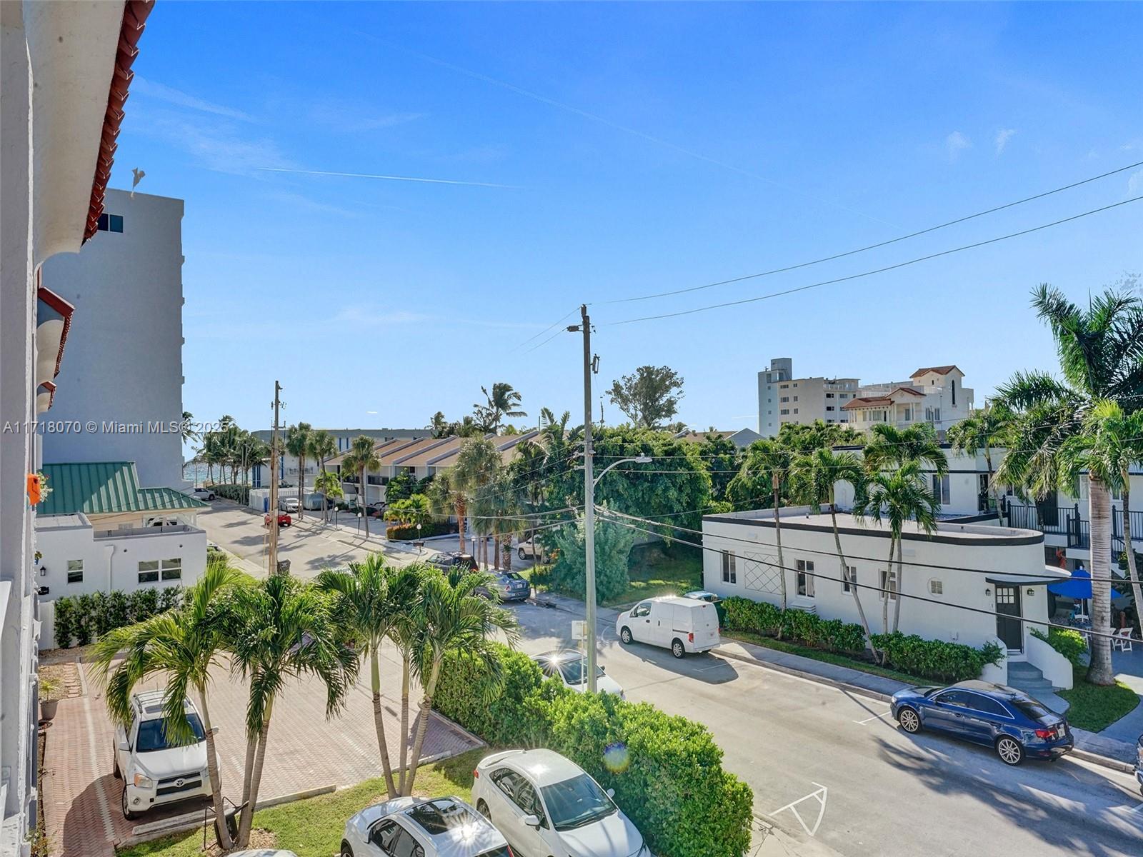 HOLLYWOOD BEACH - Residential Income