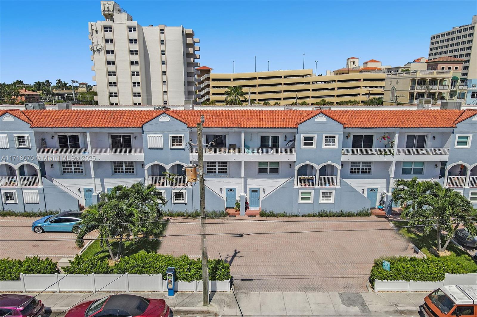 HOLLYWOOD BEACH - Residential Income