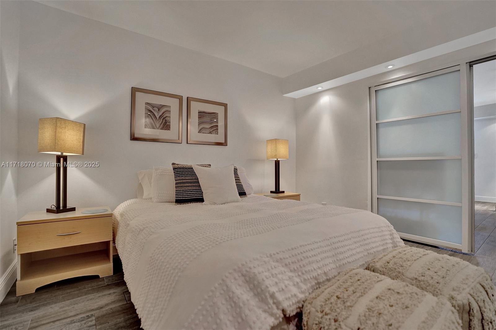 HOLLYWOOD BEACH - Residential Income