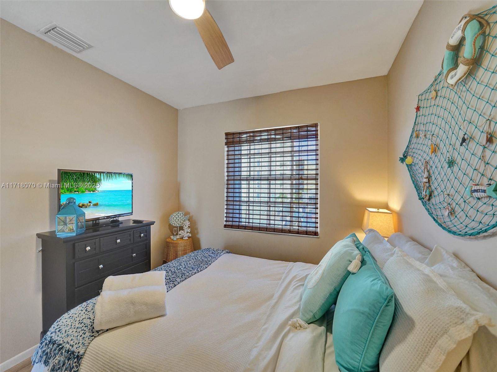 HOLLYWOOD BEACH - Residential Income