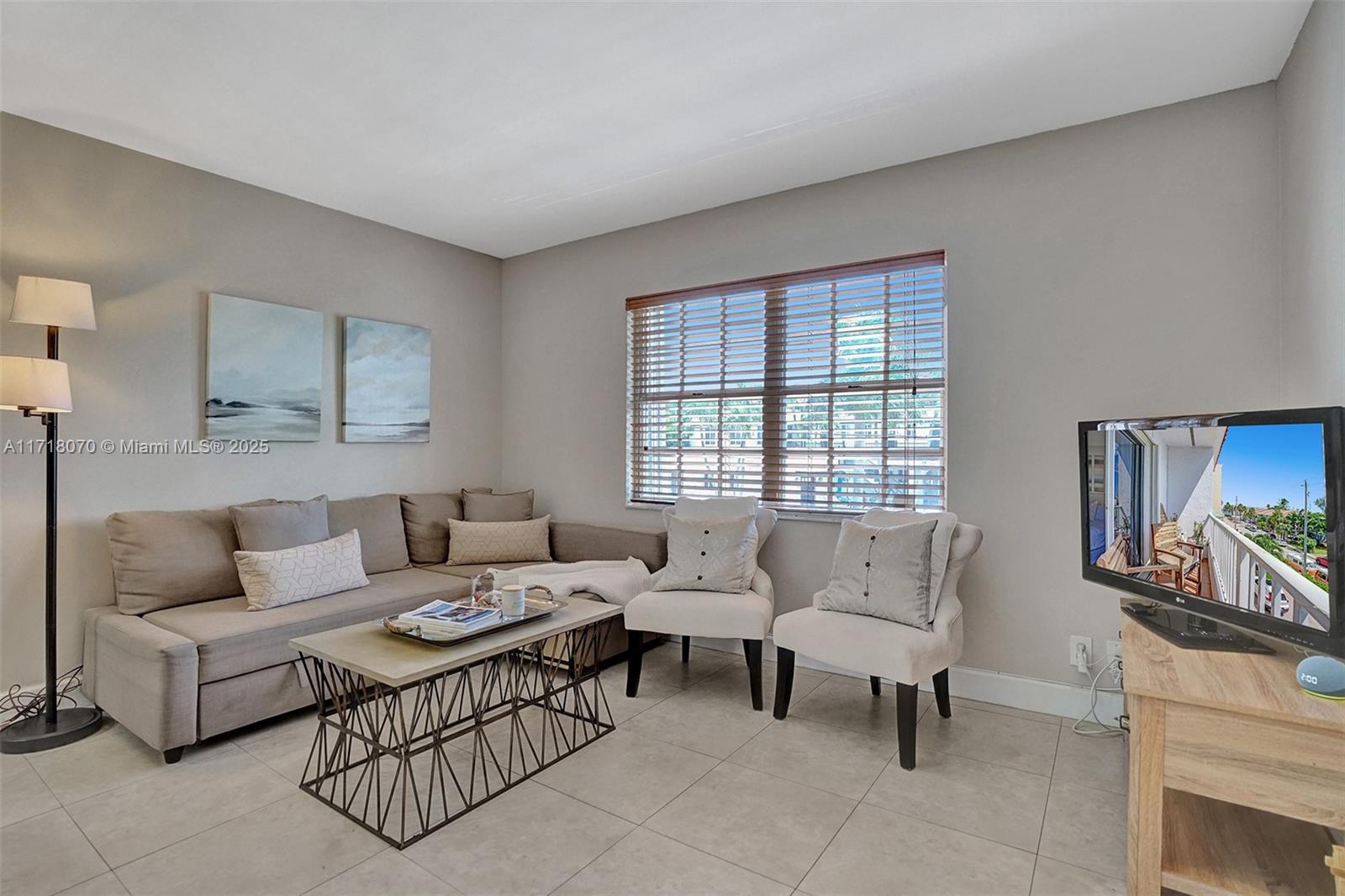 HOLLYWOOD BEACH - Residential Income