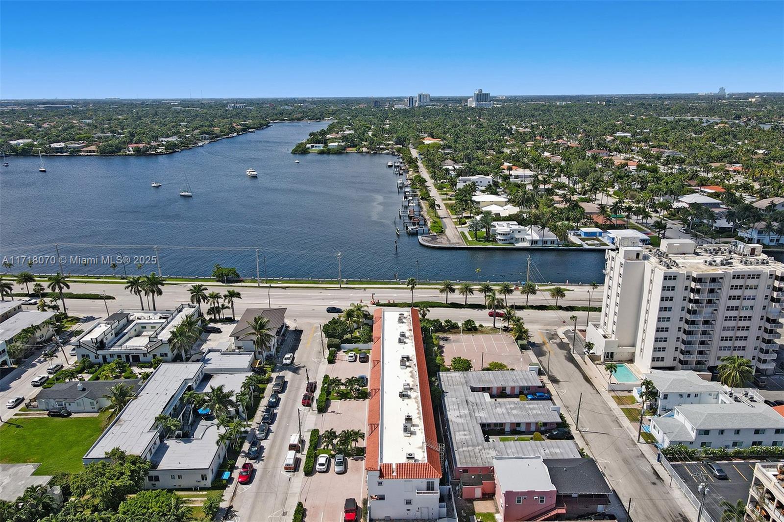 HOLLYWOOD BEACH - Residential Income