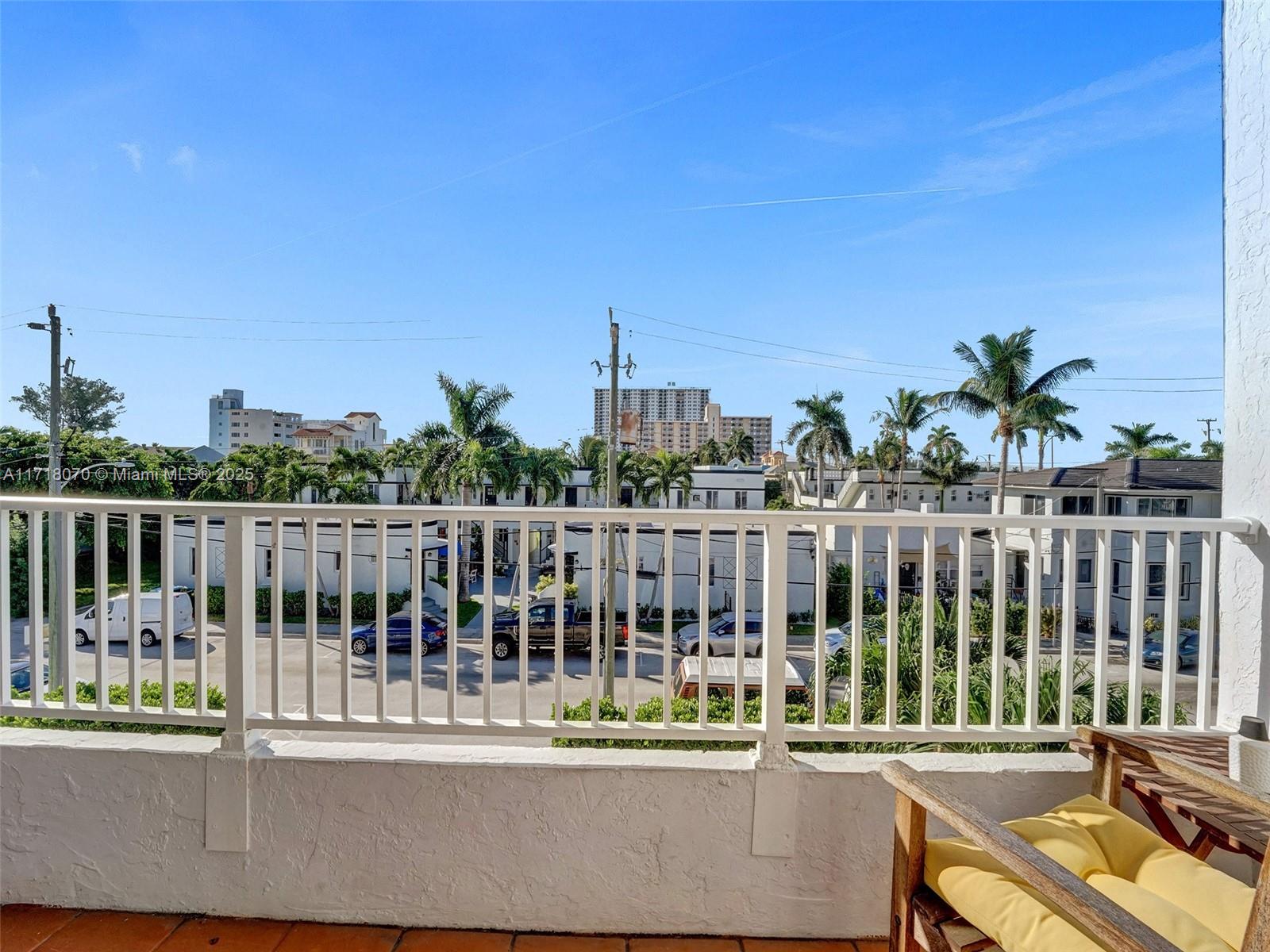 HOLLYWOOD BEACH - Residential Income