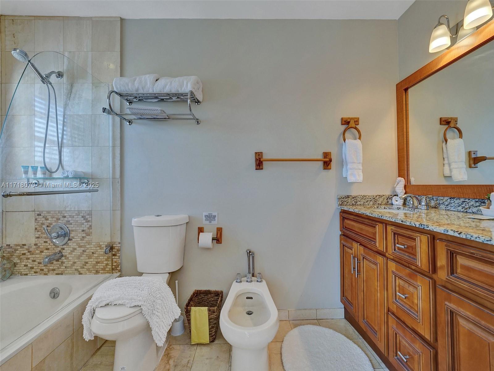 HOLLYWOOD BEACH - Residential Income