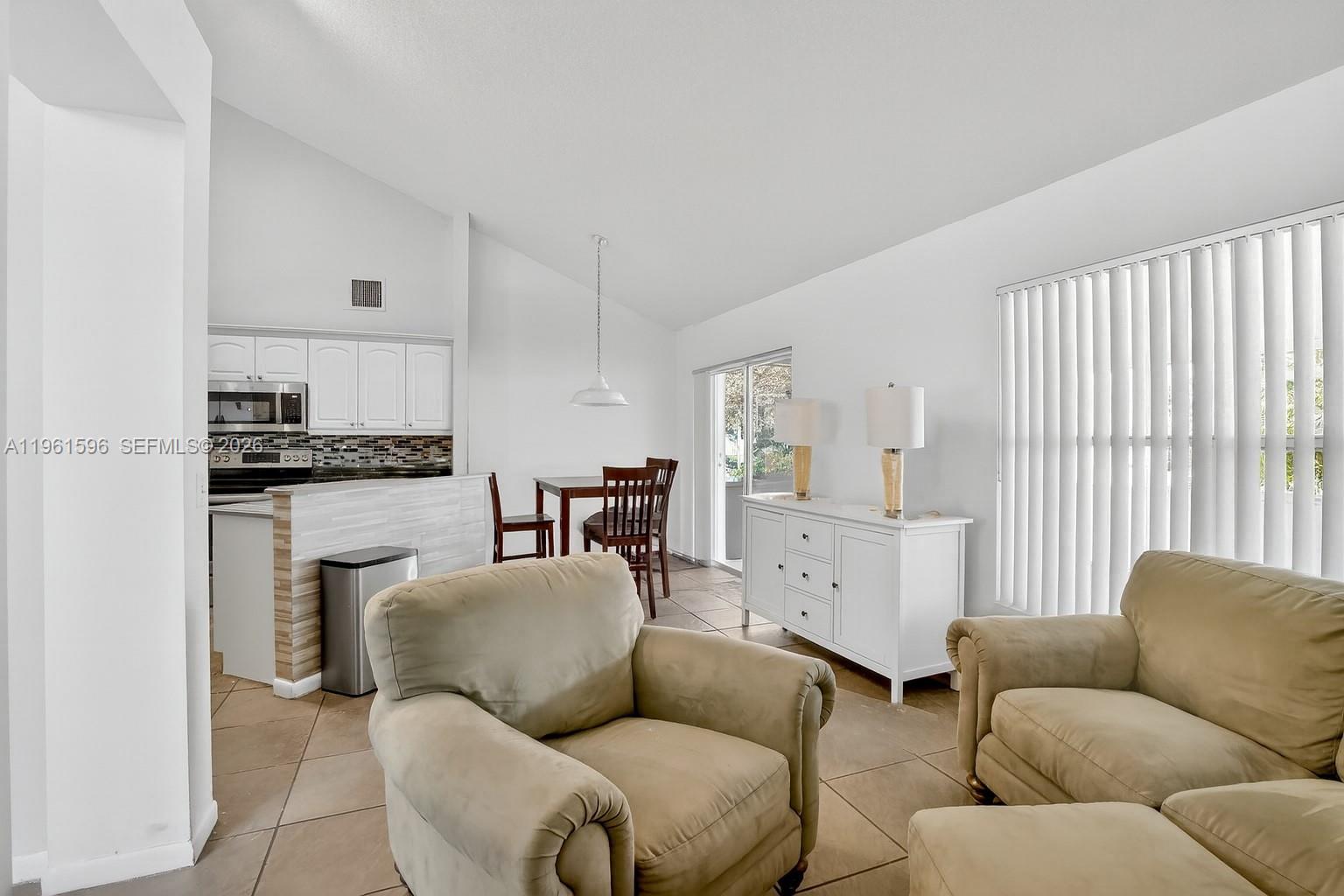 EMBASSY LAKES - Residential