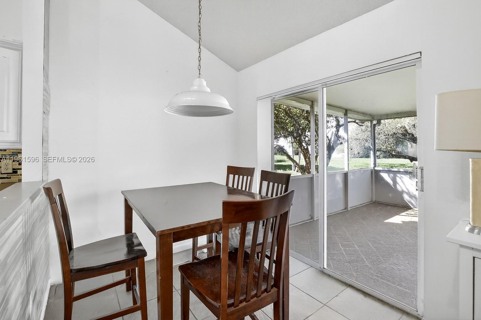 EMBASSY LAKES - Residential