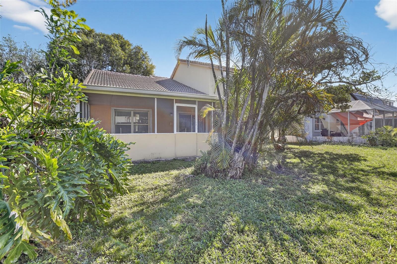 EMBASSY LAKES - Residential