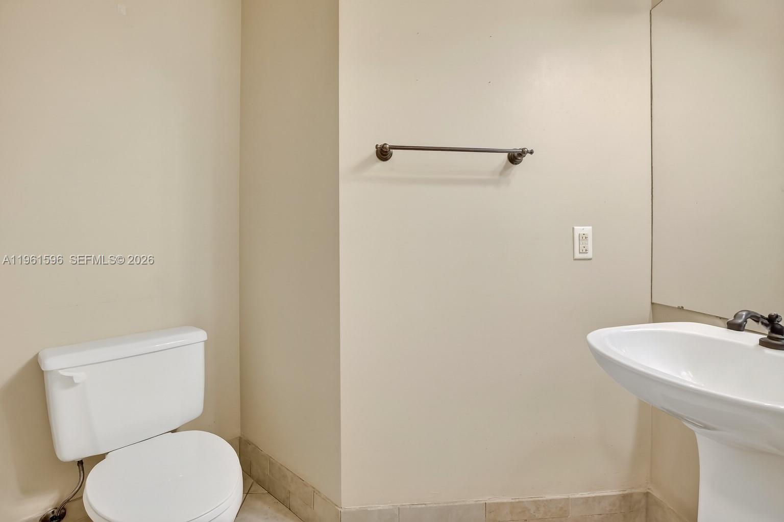 EMBASSY LAKES - Residential