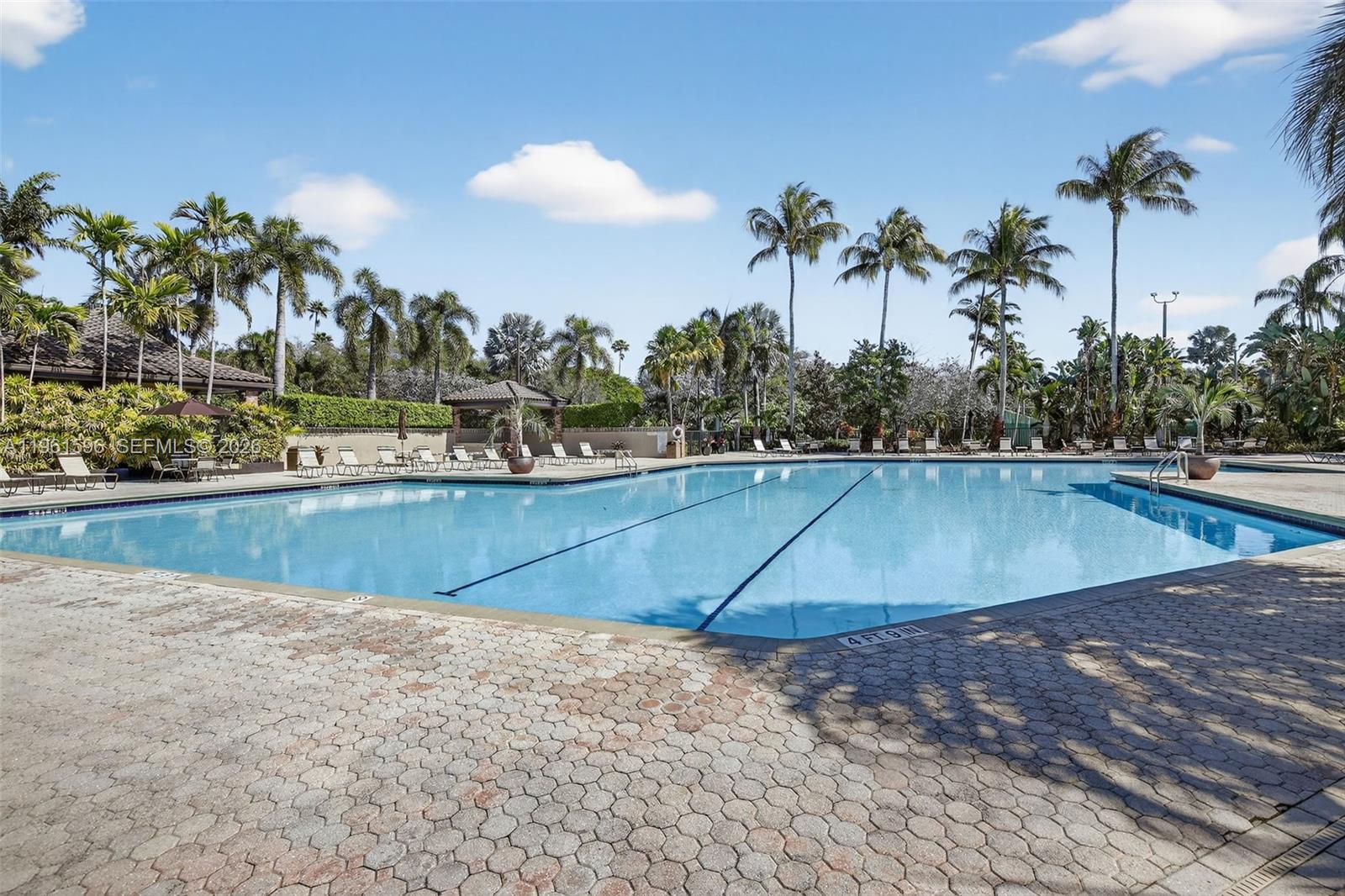 EMBASSY LAKES - Residential