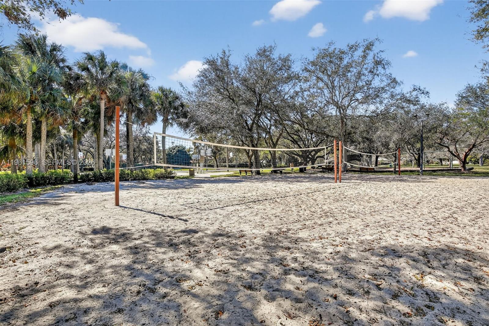 EMBASSY LAKES - Residential