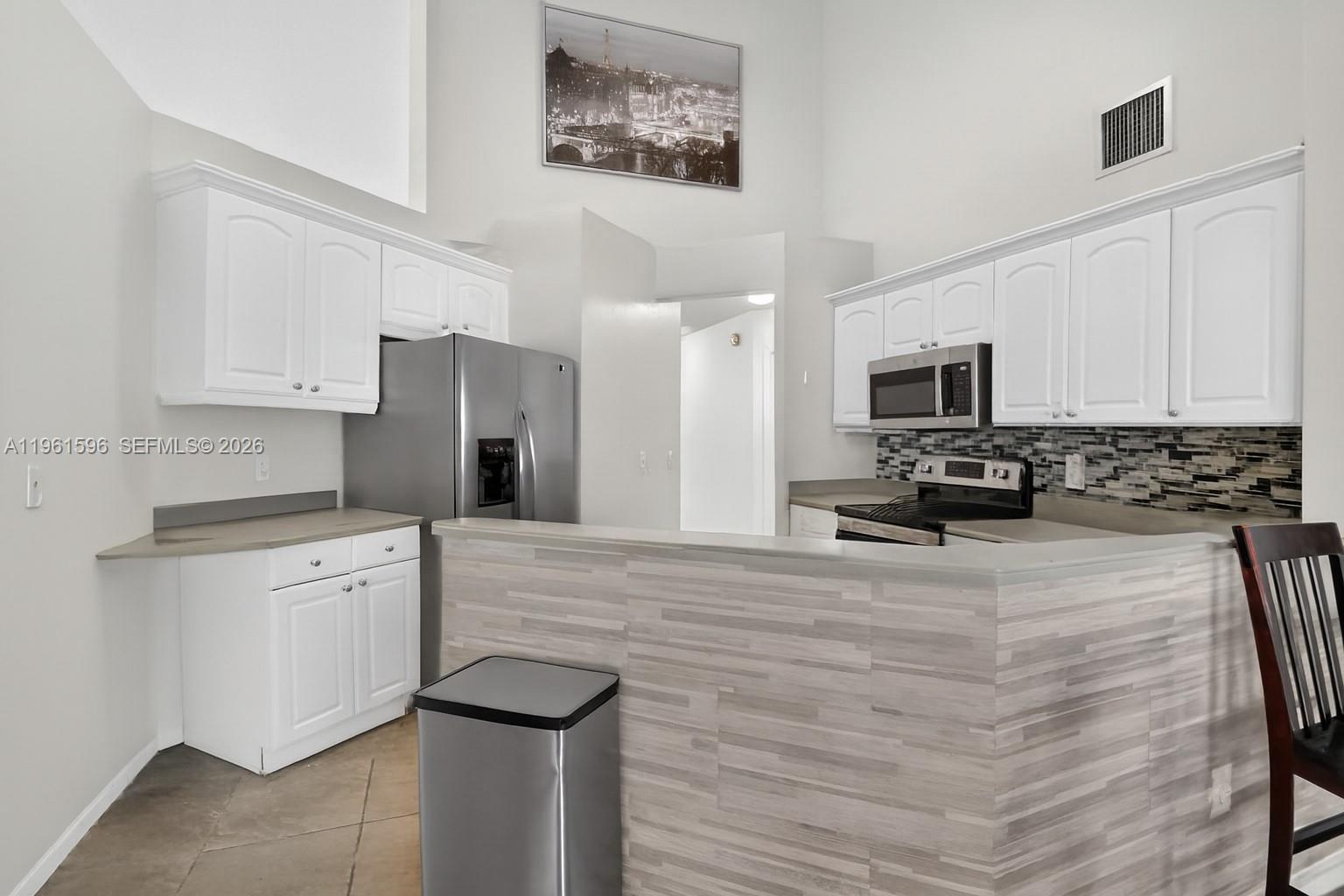 EMBASSY LAKES - Residential