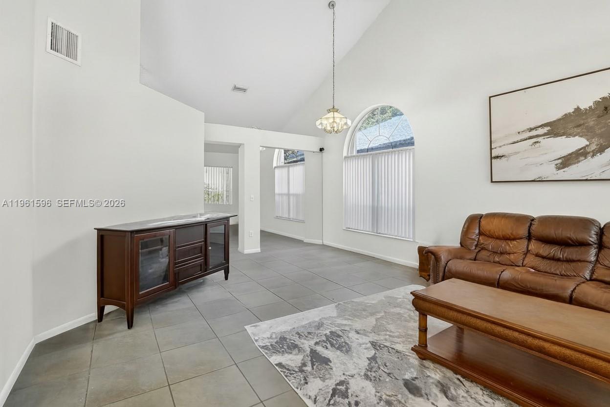 EMBASSY LAKES - Residential