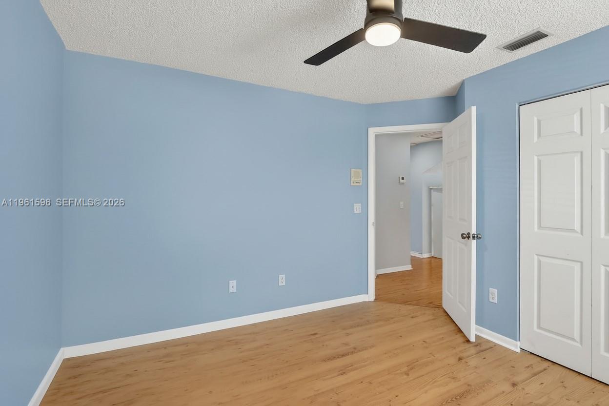 EMBASSY LAKES - Residential