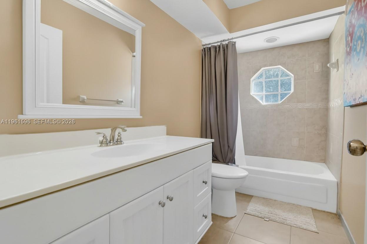 EMBASSY LAKES - Residential