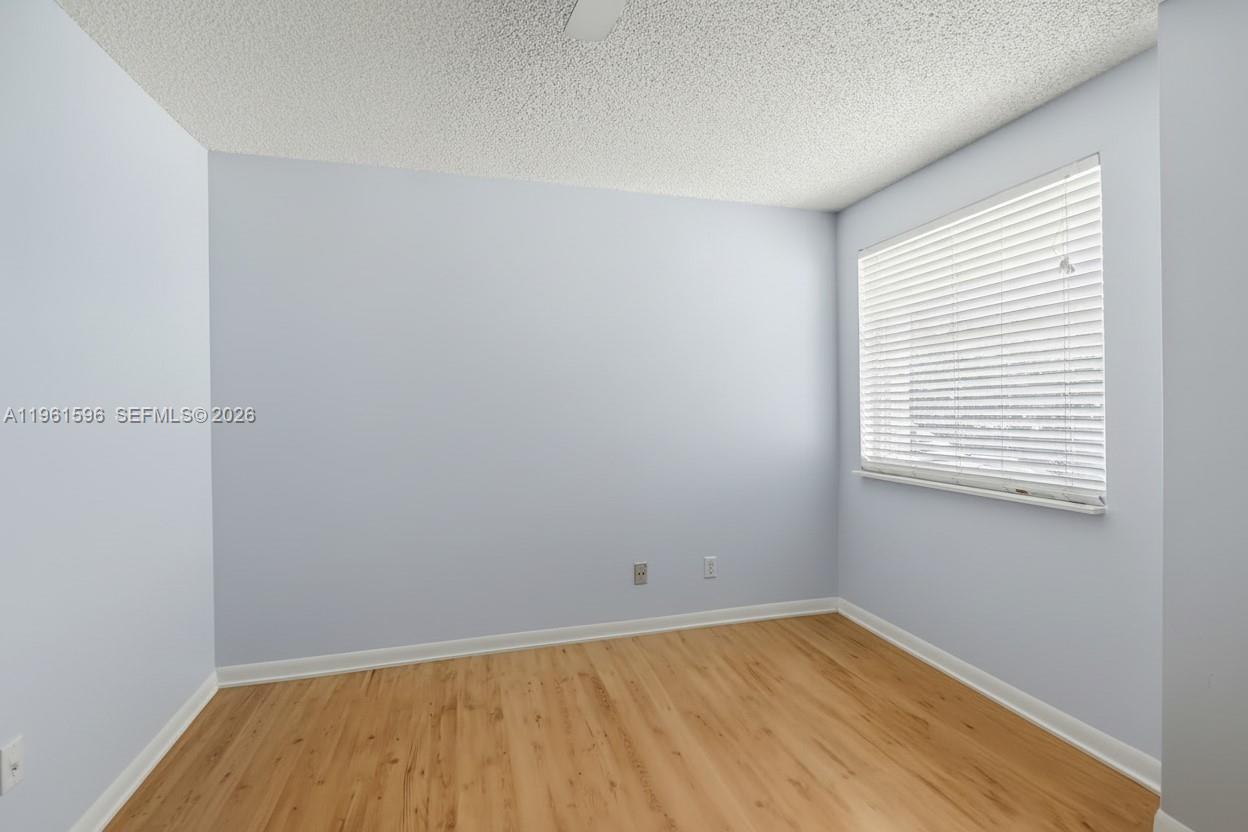 EMBASSY LAKES - Residential