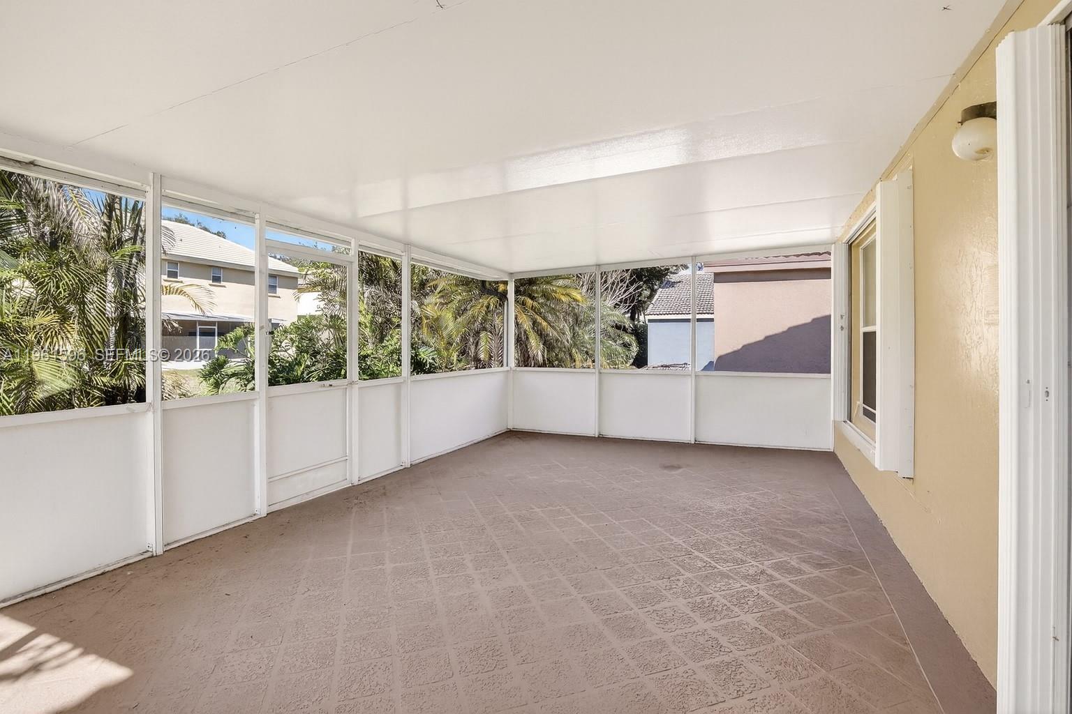 EMBASSY LAKES - Residential